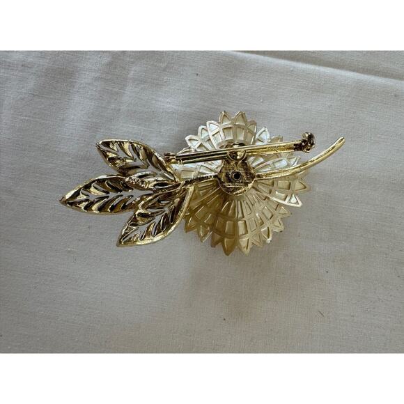 Vintage CORO Plique A Jour Flower Heart Filled Brooch Pin AB Center Gold Tone - Picture 4 of 6